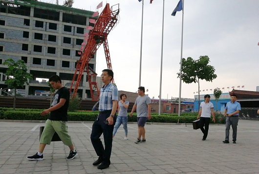 太原和河間客人到盛大鋼結(jié)構(gòu)公司參觀訪問