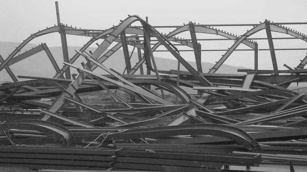 找到了，原來鋼結構框架倒塌的原因是這個