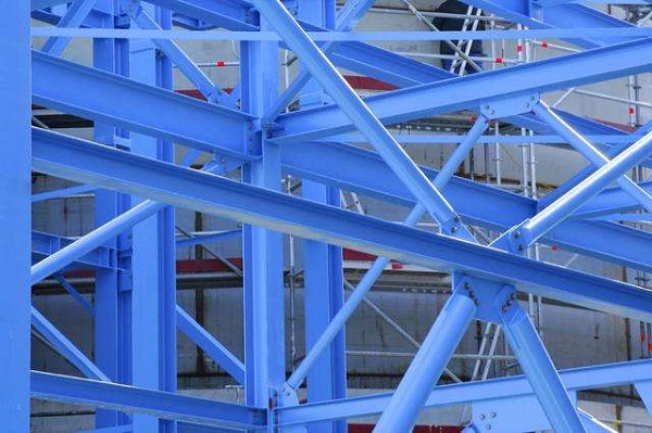 鋼結構加工中，請注意構件制作流程與細節